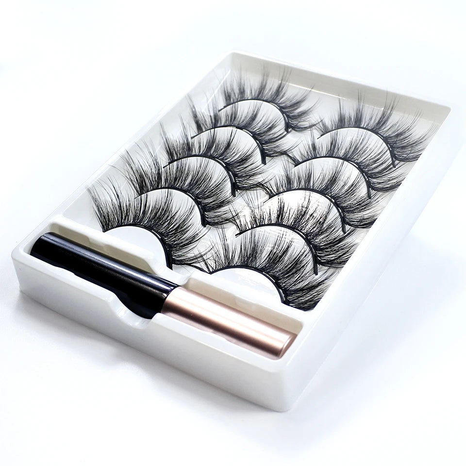 Magnetic Eyelashes With Eyeliner