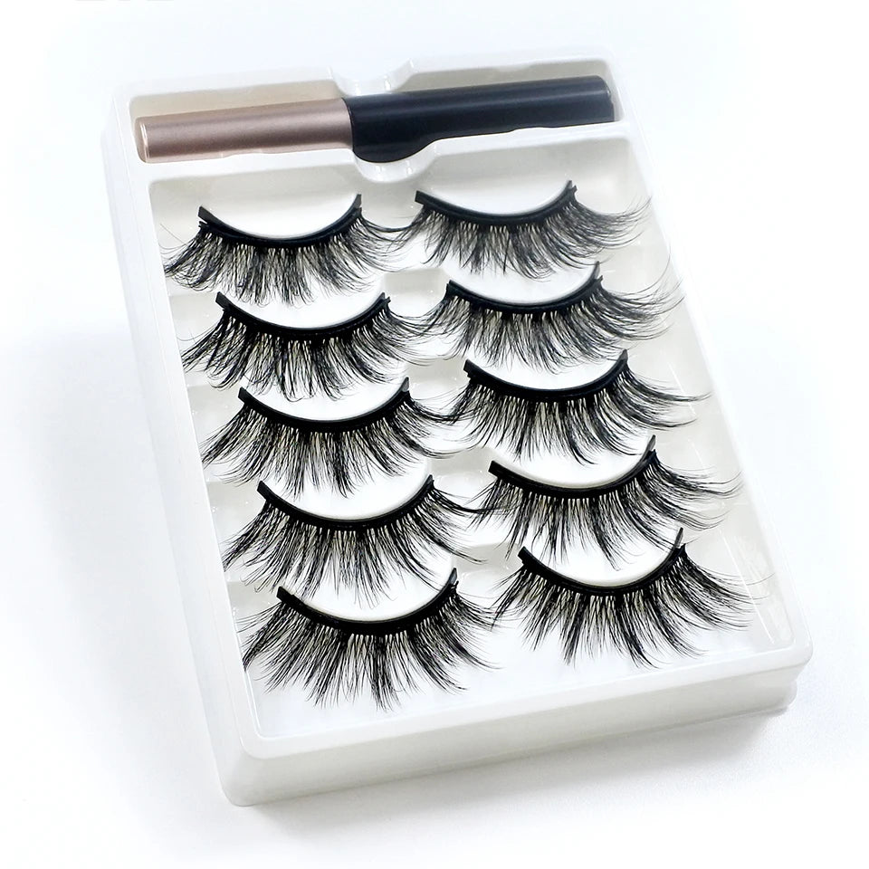 Magnetic Eyelashes With Eyeliner